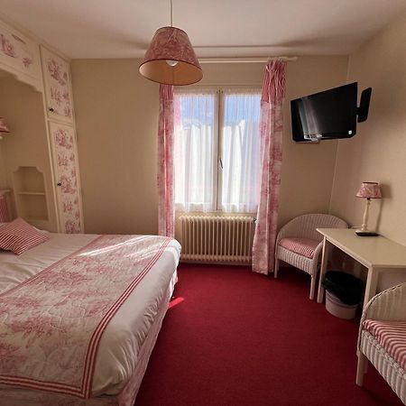 Hotel Restaurant Le Grillon Chambon-sur-Lac Esterno foto
