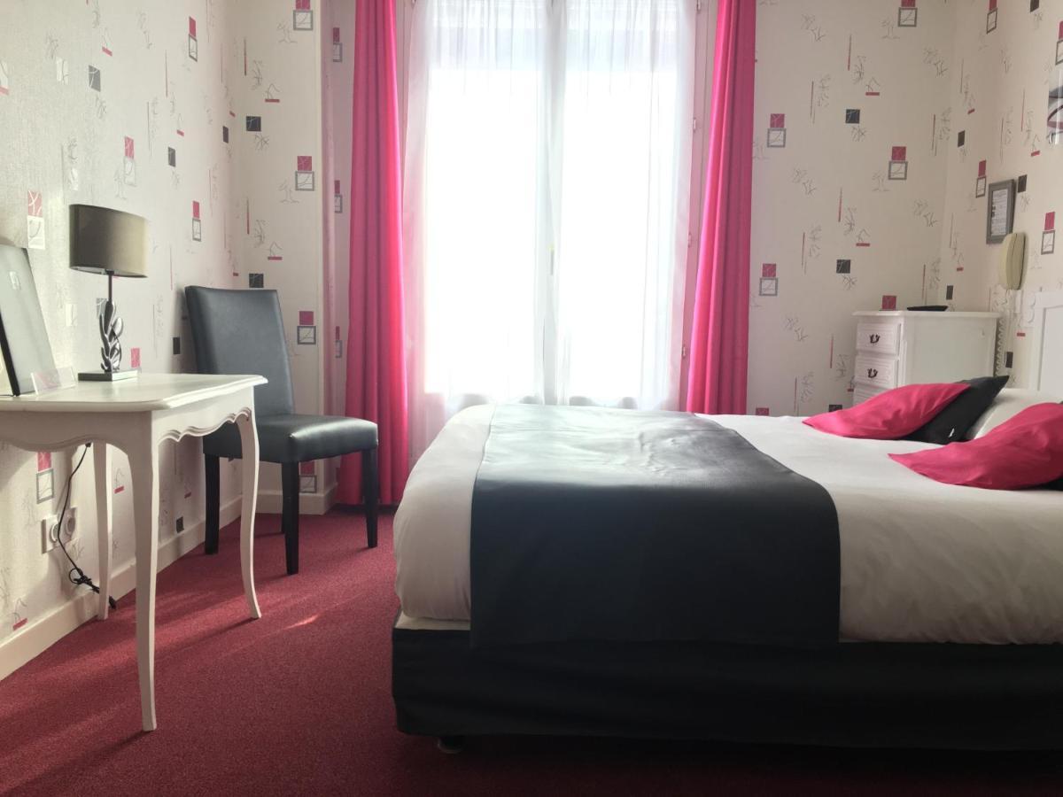 Hotel Restaurant Le Grillon Chambon-sur-Lac Esterno foto