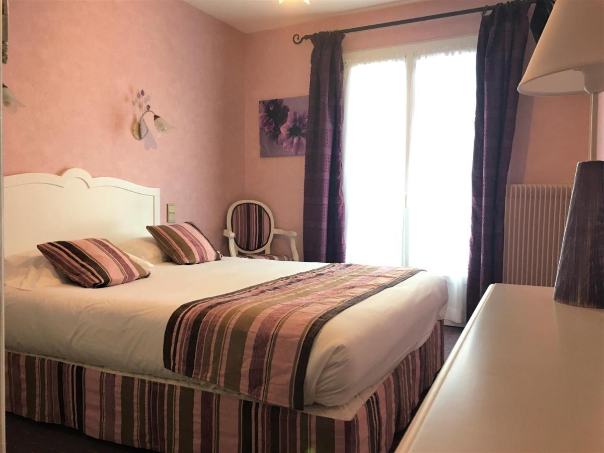 Hotel Restaurant Le Grillon Chambon-sur-Lac Esterno foto