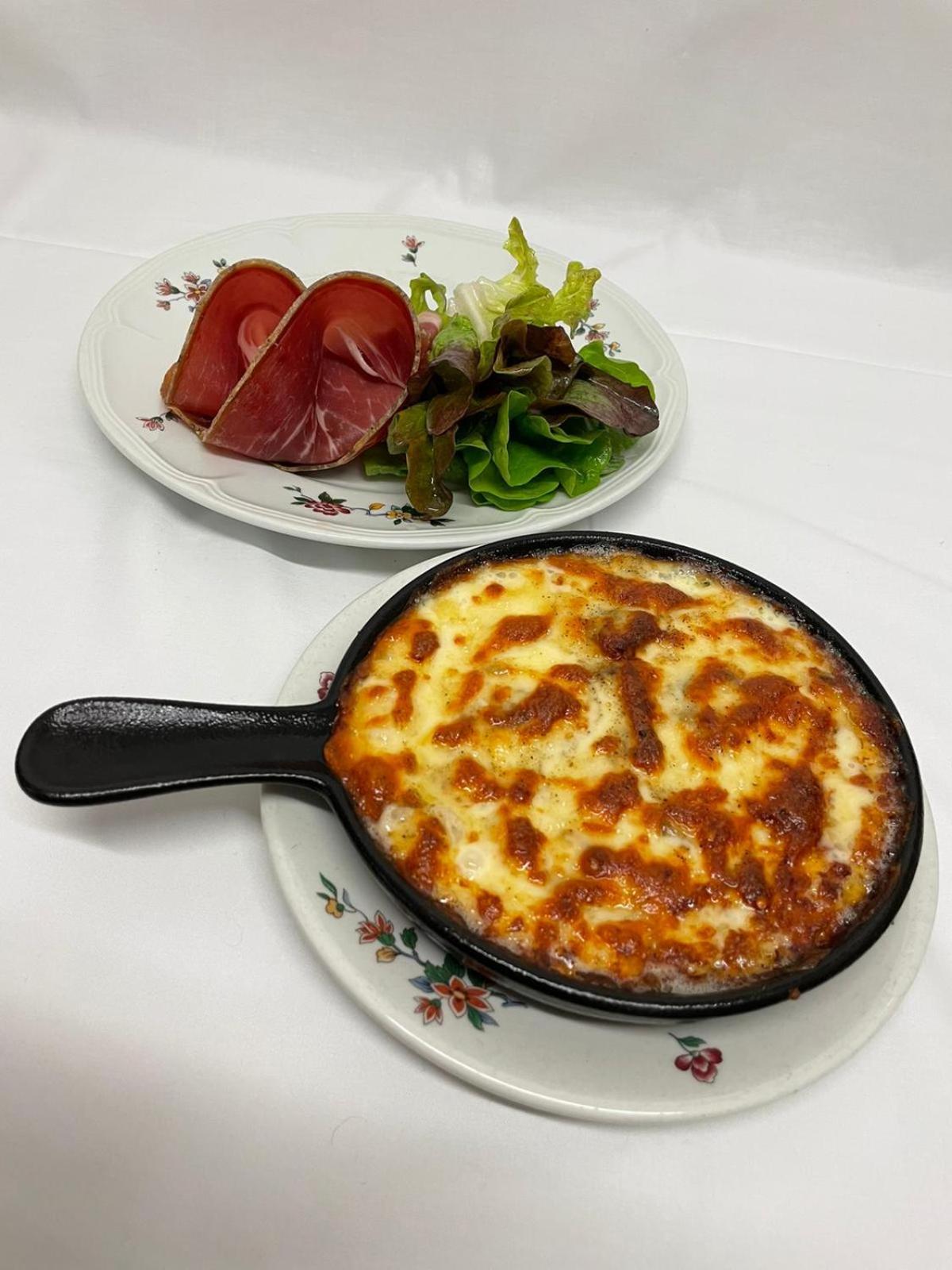 Hotel Restaurant Le Grillon Chambon-sur-Lac Esterno foto