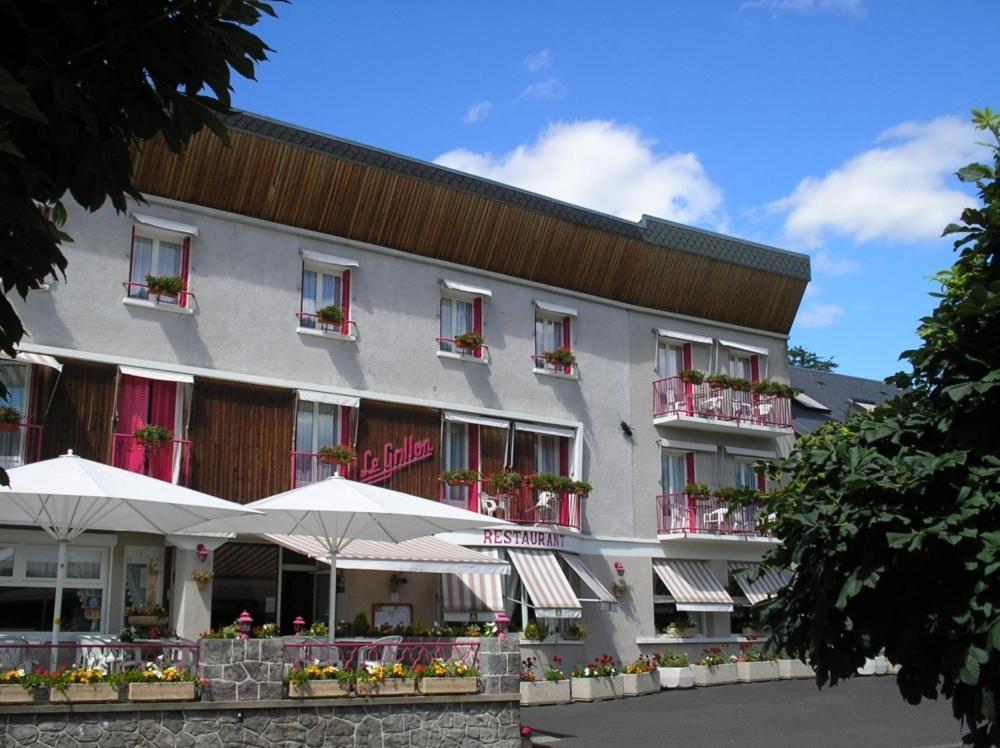 Hotel Restaurant Le Grillon Chambon-sur-Lac Esterno foto